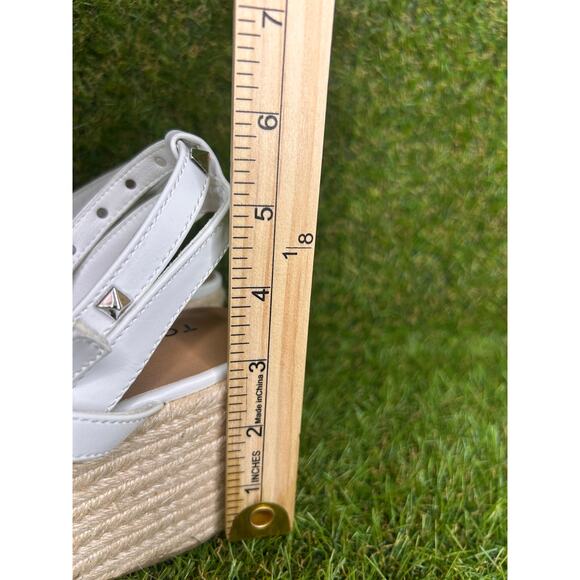 Torrid‎ White Studded Gladiator Platform Sandal 8WW NWOT - Picture 13 of 13